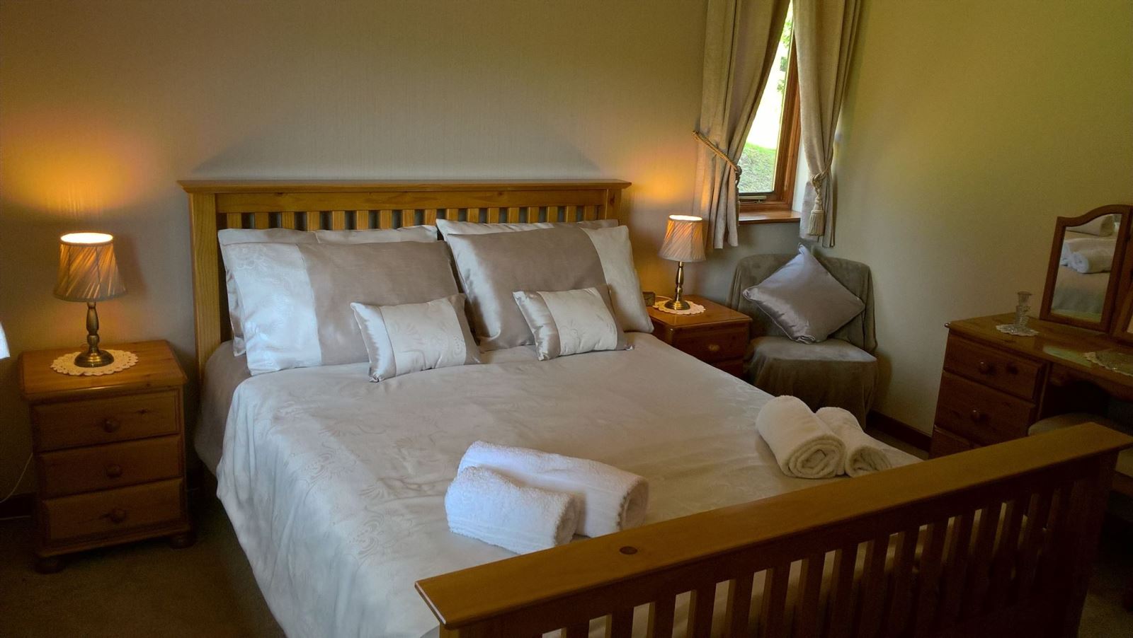 Master Kingsize Bedroom at Drainbyrion Farm Self Catering Wales
